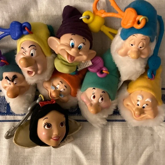 VINTAGE SNOW WHITE AND THE SEVEN DWARFS PLUSH Keychain Set - - Picture 5 of 7